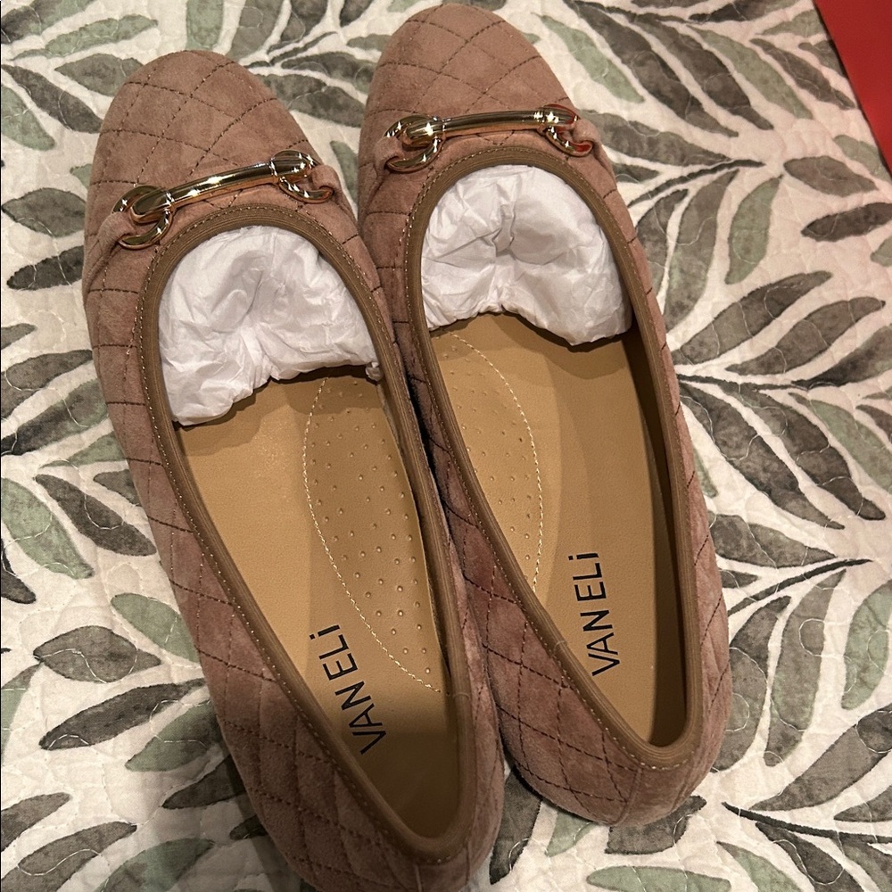 Vaneli Flats
